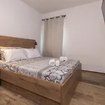 Apartman 3 Bedroom Amazing In *