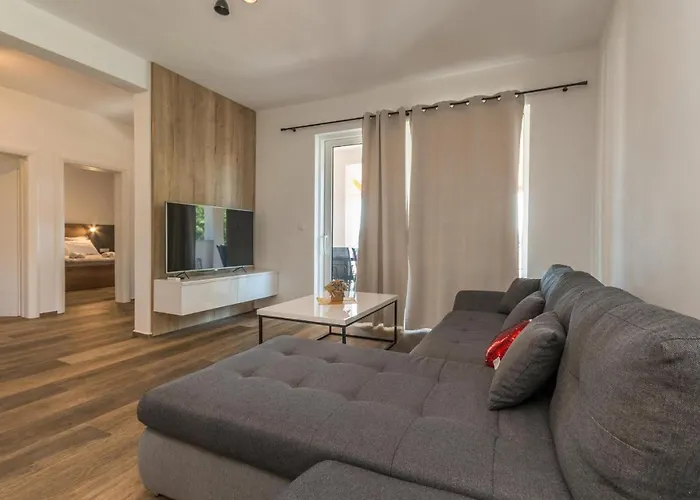 3 Bedroom Amazing In 아파트 투라니