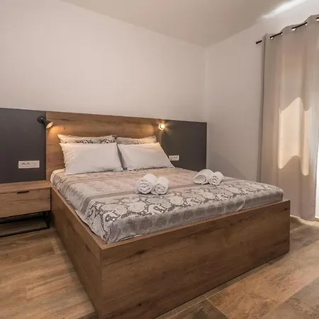 3 Bedroom Amazing In Turanj