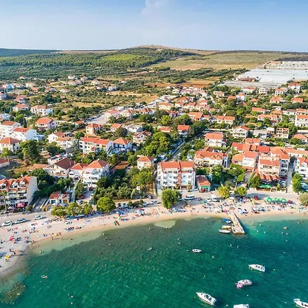 3 Bedroom Amazing In Apartment Turanj