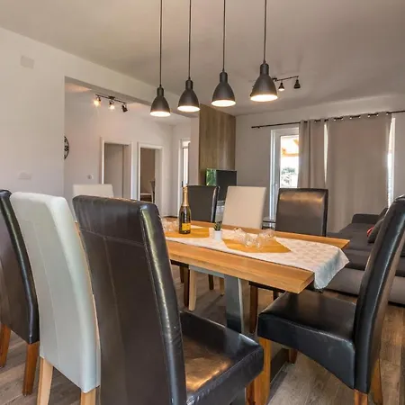 Apartment 3 Bedroom Amazing In