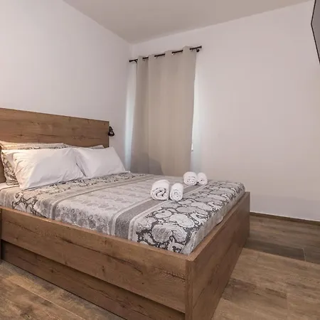 Διαμέρισμα 3 Bedroom Amazing In *